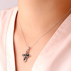 クロスシェイプブラックシェル　シルバーネックレス FSP504-BSH (1)